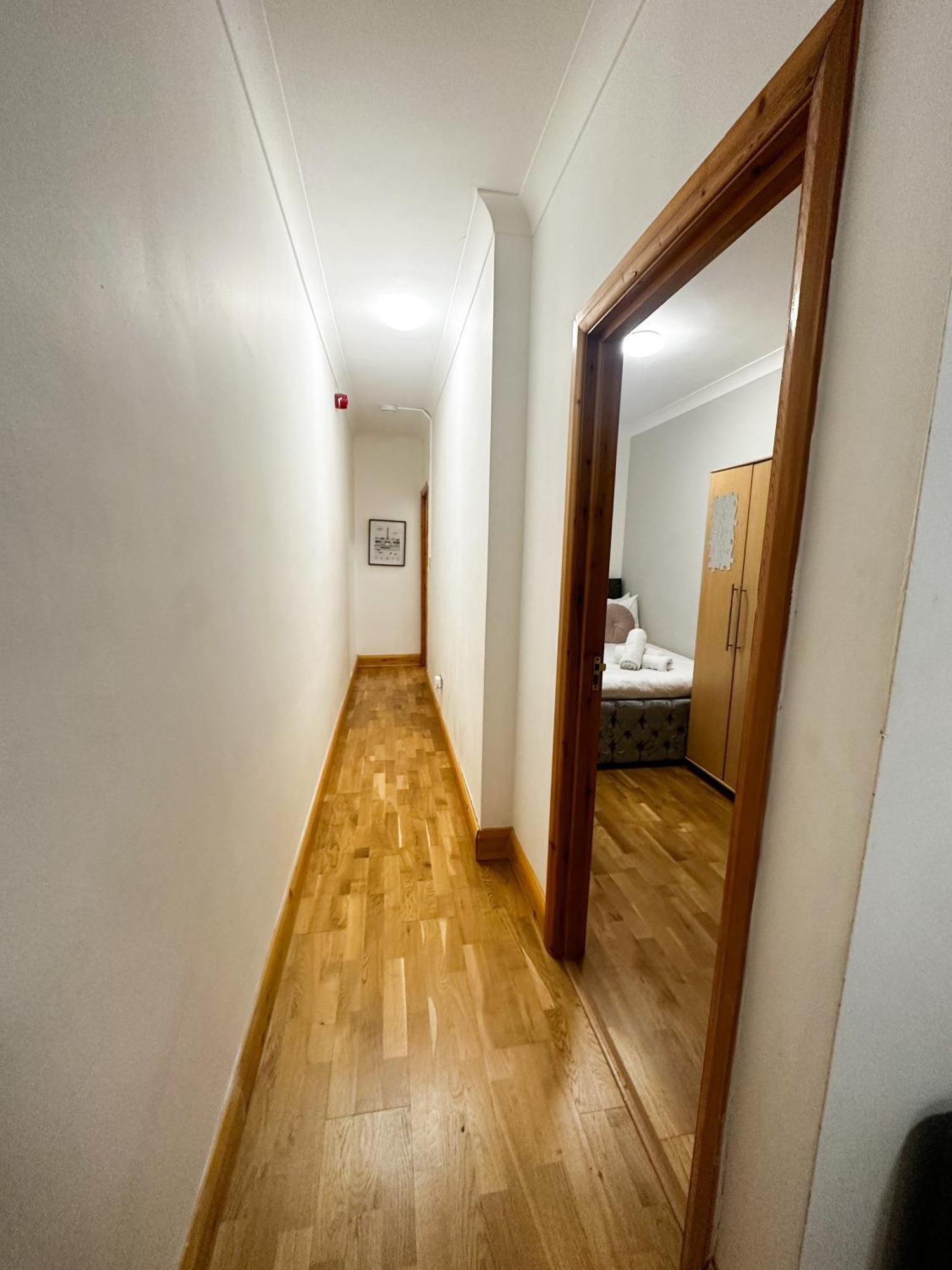 Flat 1 @ 47 * Londra